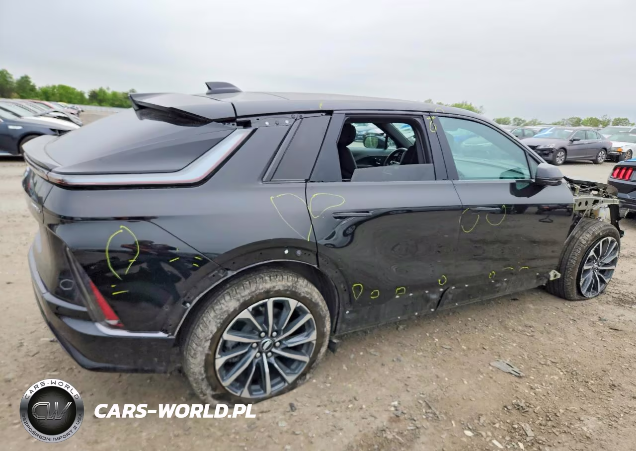 2025 Cadillac Lyriq Sport VIN:1GYKPWRL4SZ313663 - 3