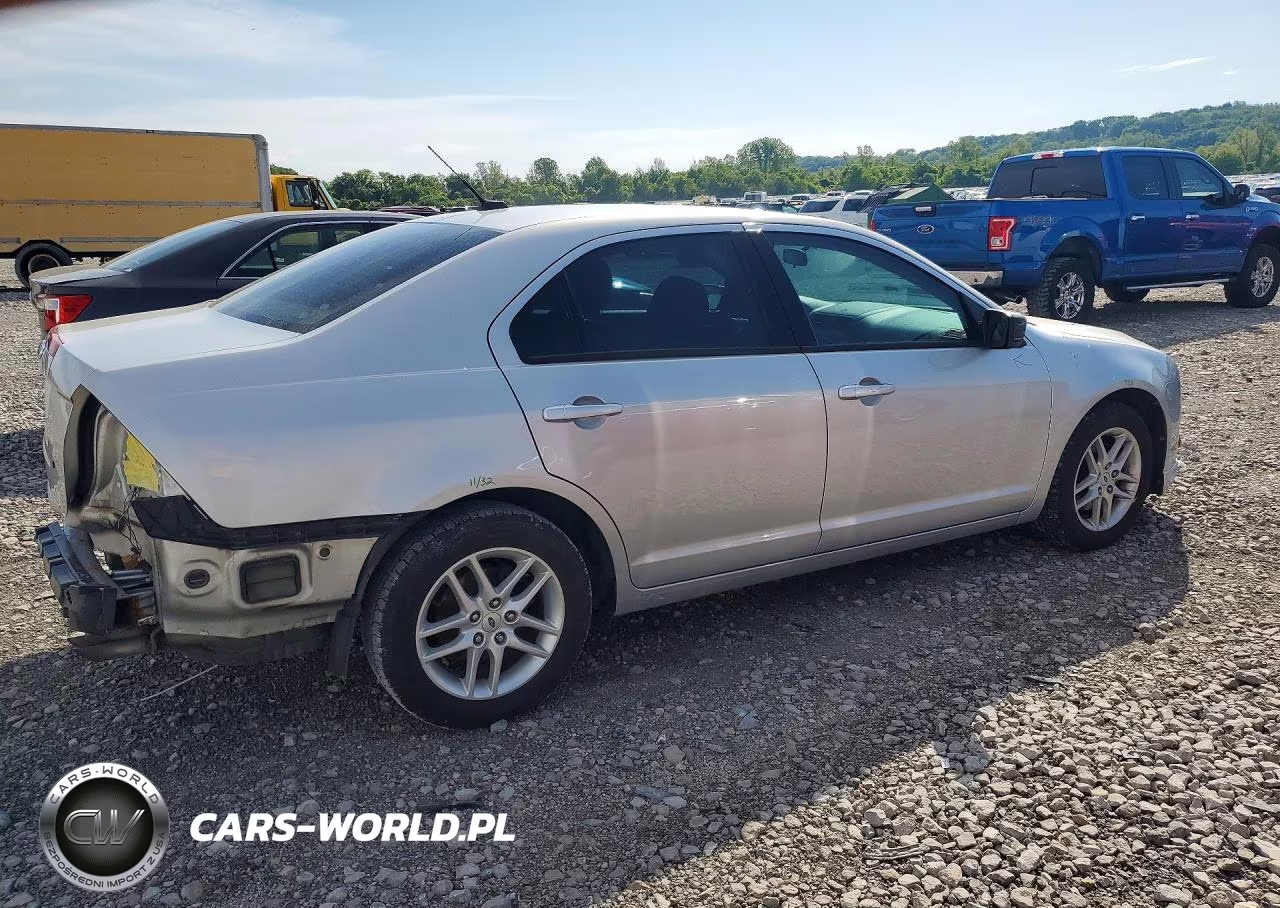 2012 Ford Fusion S VIN:3FAHP0GA8CR258967 - 3