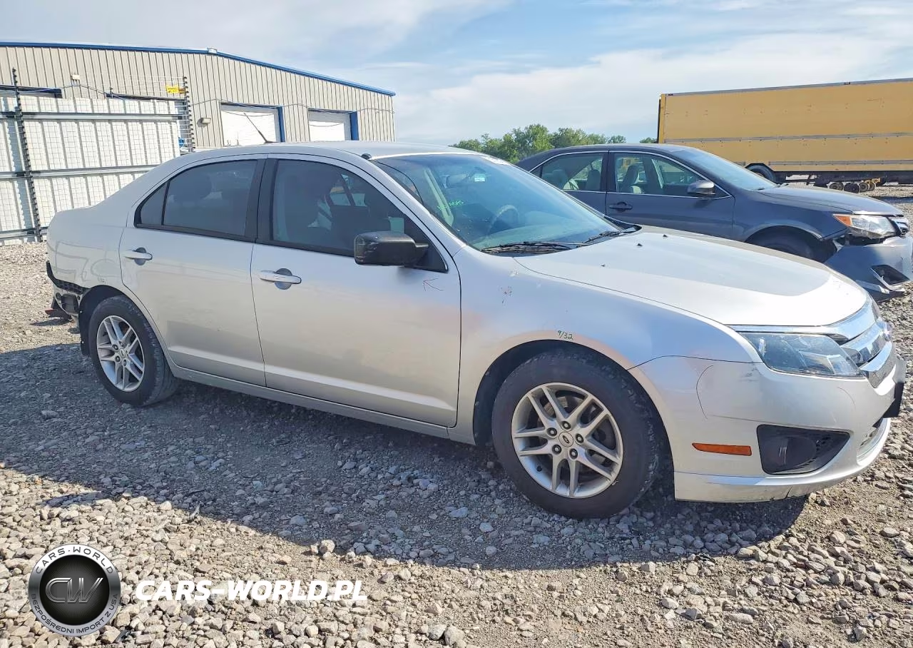2012 Ford Fusion S VIN:3FAHP0GA8CR258967 - 4