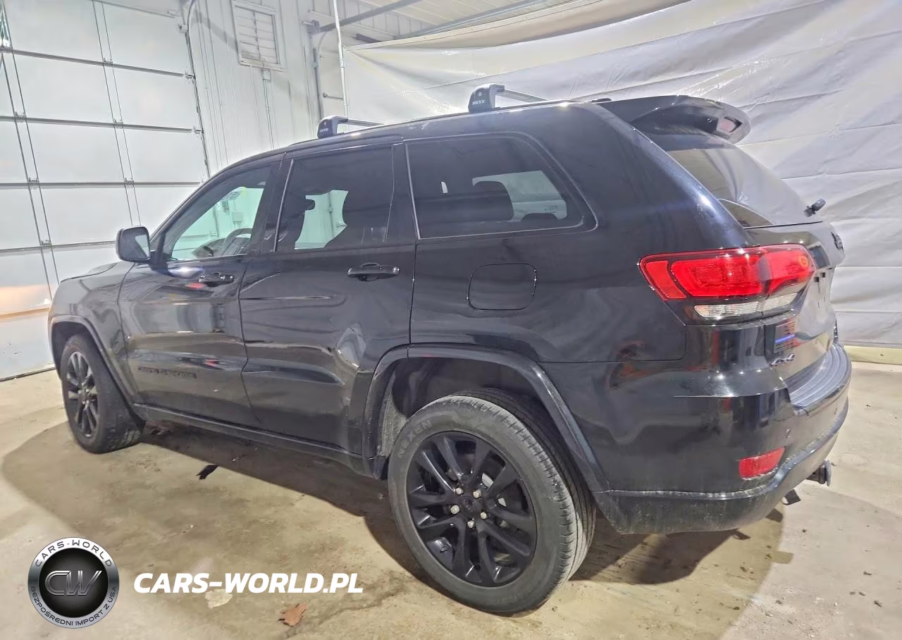 2018 Jeep Grand Cherokee Laredo VIN:1C4RJFAG9JC227710 - 2