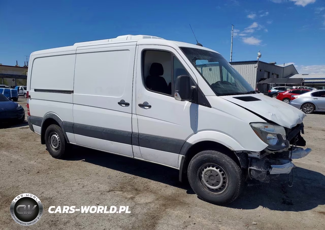 2017 Mercedes-Benz Sprinter 2500 VIN:WD3PE7CD0HP412181 - 4
