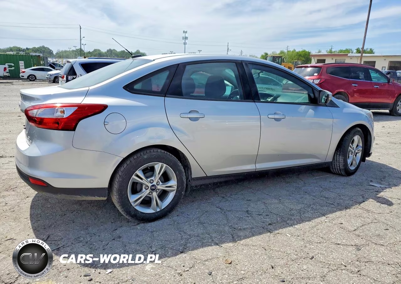 2013 Ford Focus Se VIN:1FADP3F28DL318613 - 3