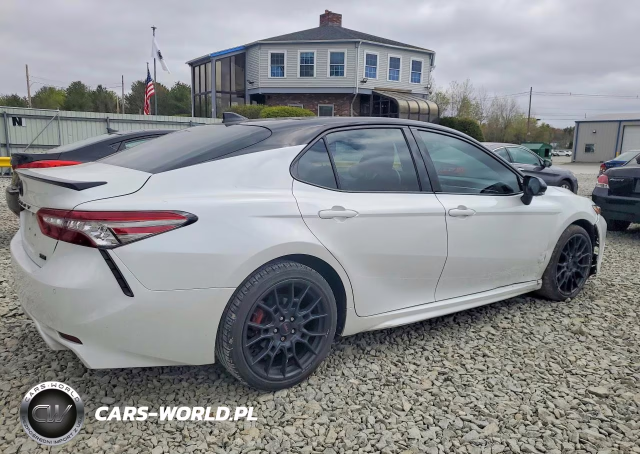 2018 Toyota Camry Xse VIN:4T1B61HK4JU086714 - 3