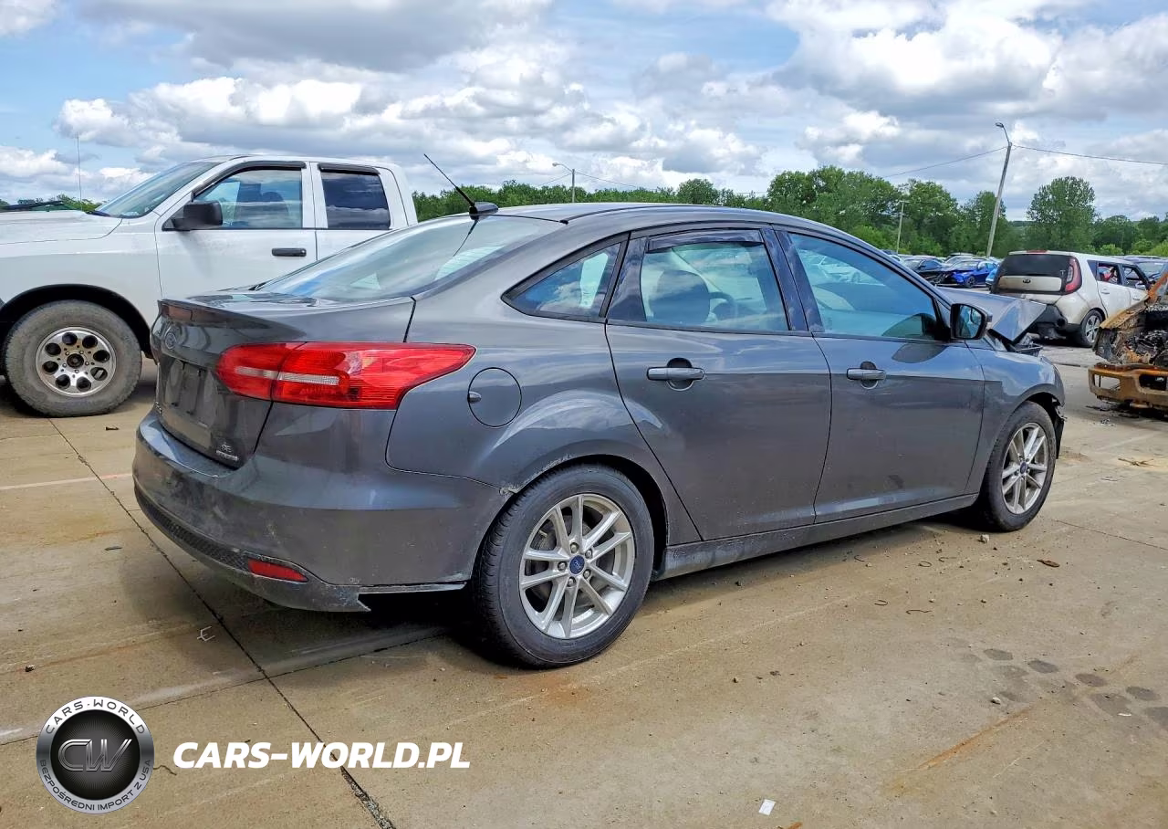 2016 Ford Focus Se VIN:1FADP3F22GL208158 - 3