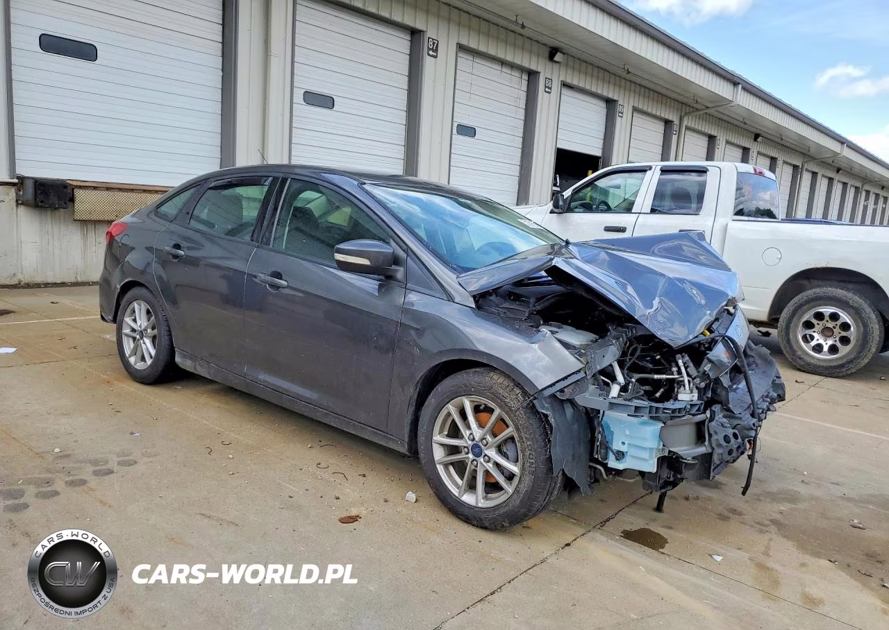 2016 Ford Focus Se VIN:1FADP3F22GL208158 - 4