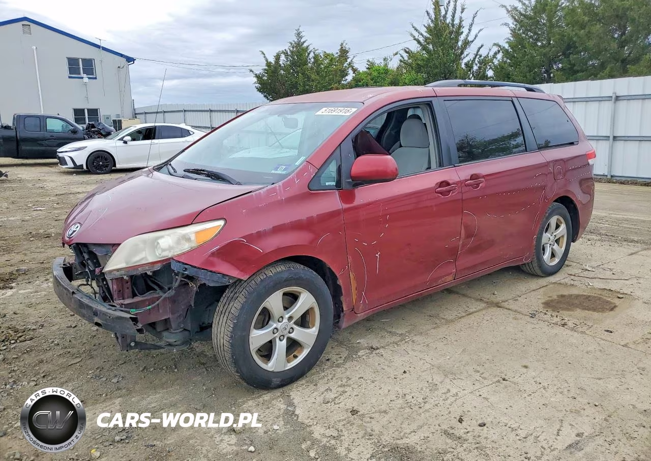 2011 Toyota Sienna Le 8-Passenger