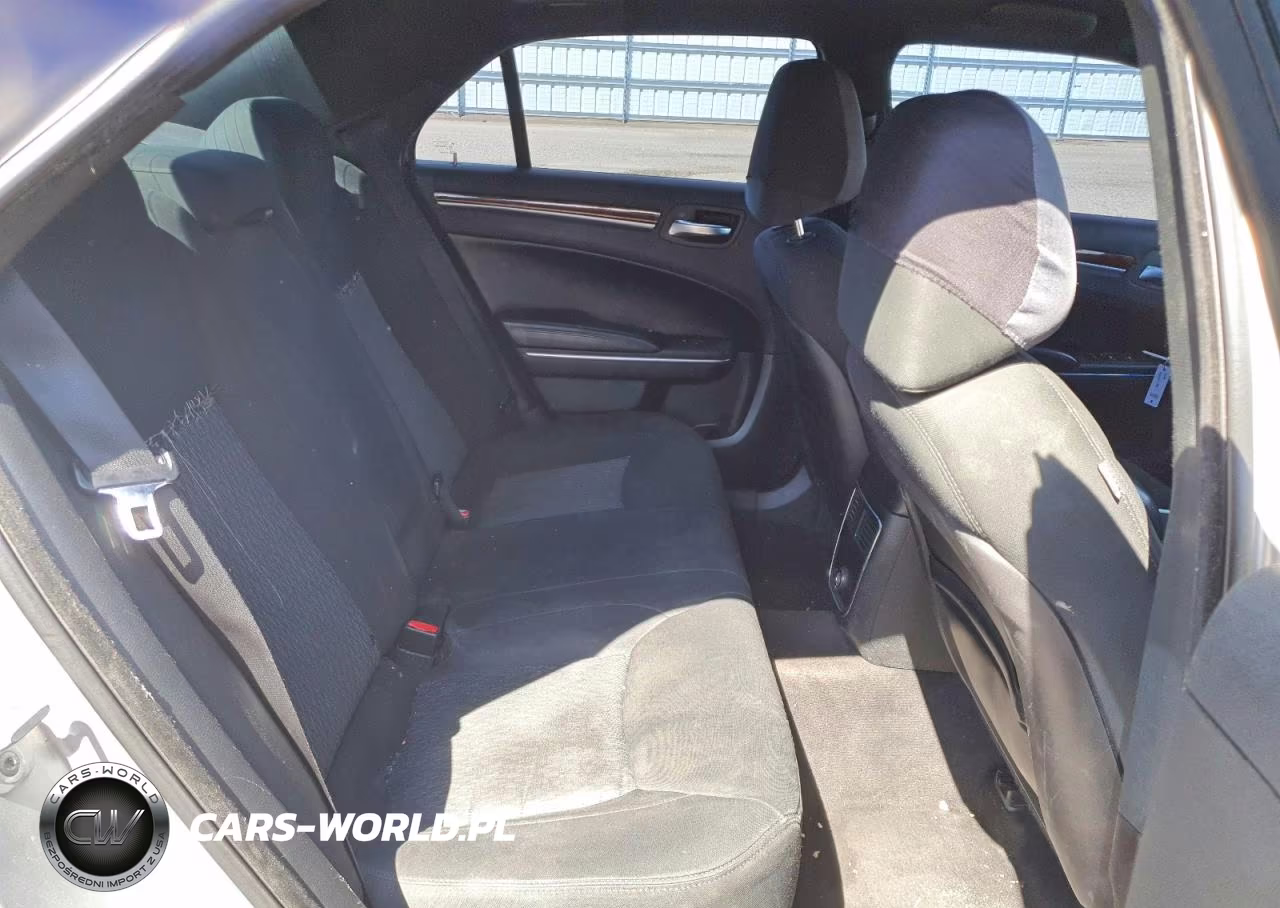 2012 Chrysler 300 VIN:2C3CCAAGXCH196944 - 10
