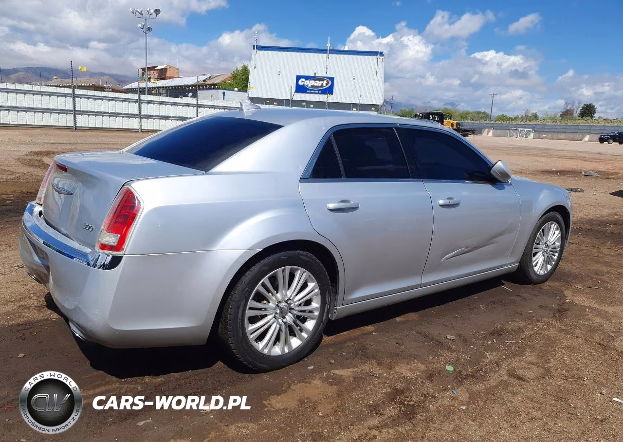 2012 Chrysler 300 VIN:2C3CCAAGXCH196944 - 3