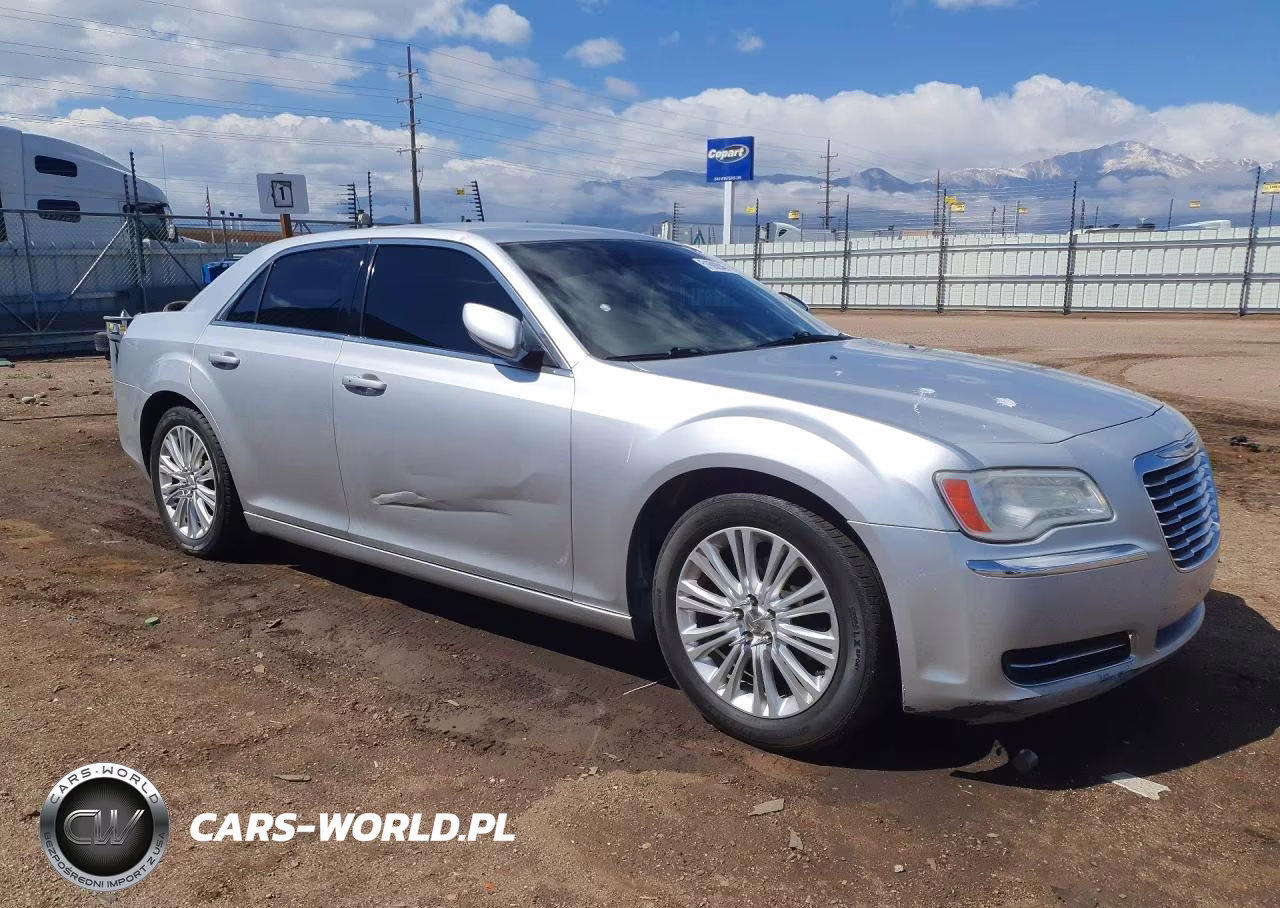 2012 Chrysler 300 VIN:2C3CCAAGXCH196944 - 4