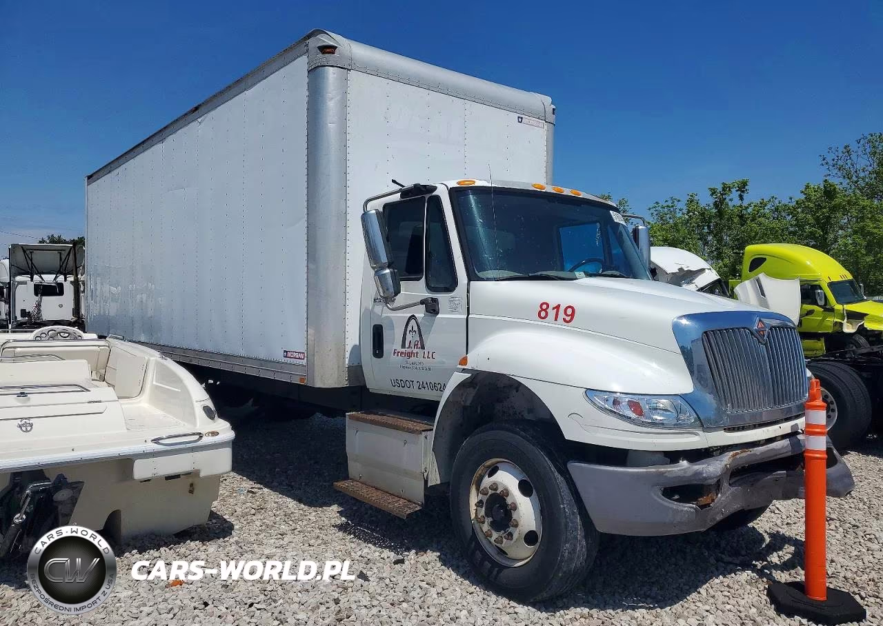 2015 International 4300 Box Truck
