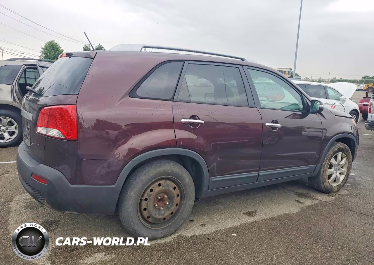 2013 Kia Sorento Lx VIN:5XYKT4A23DG368647 - 3