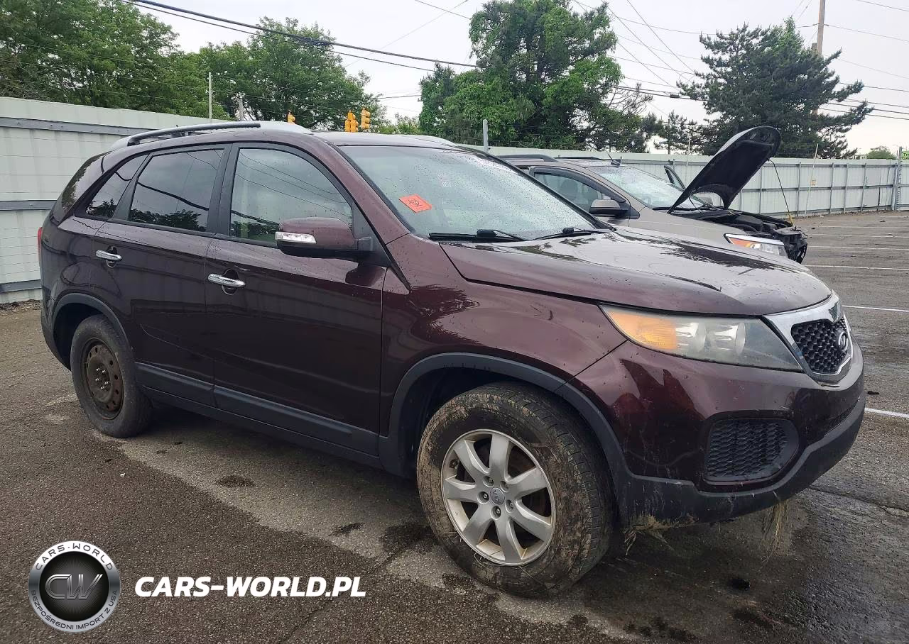 2013 Kia Sorento Lx VIN:5XYKT4A23DG368647 - 4
