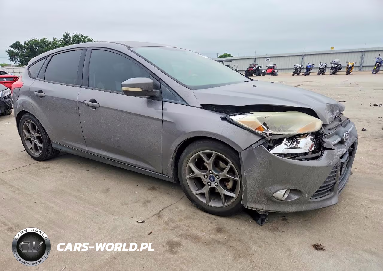 2014 Ford Focus Se VIN:1FADP3K21EL326527 - 4