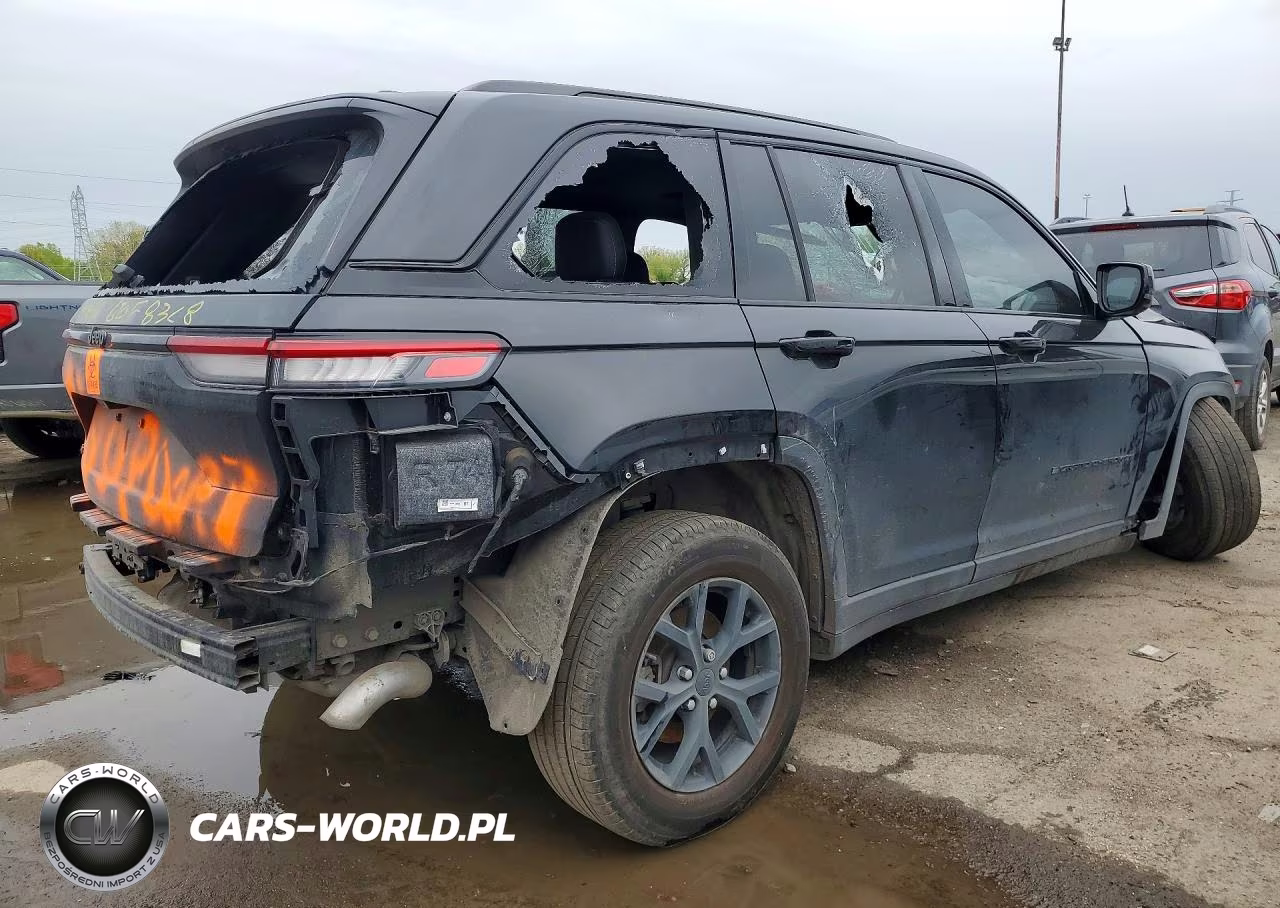 2025 Jeep Grand Cherokee Laredo VIN:1C4RJHAG1SC336725 - 3