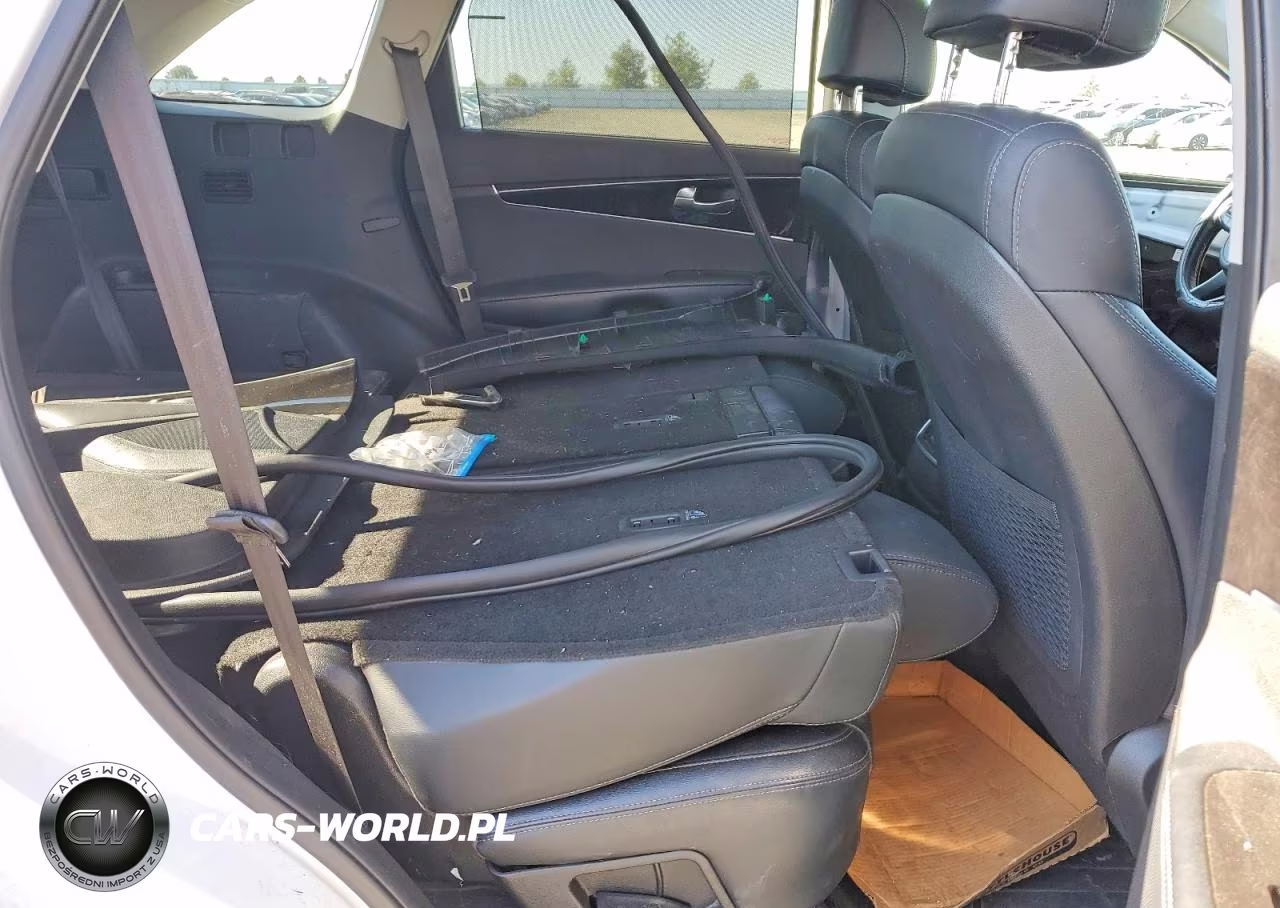 2017 Kia Sorento VIN:5XYPHDA59HG303132 - 11