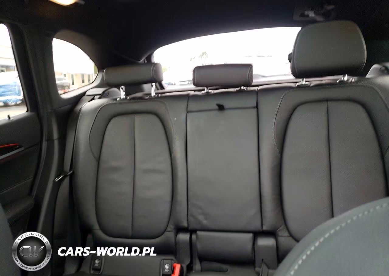 2018 BMW X1 xDrive28I VIN:WBXHT3C36J5K28786 - 10