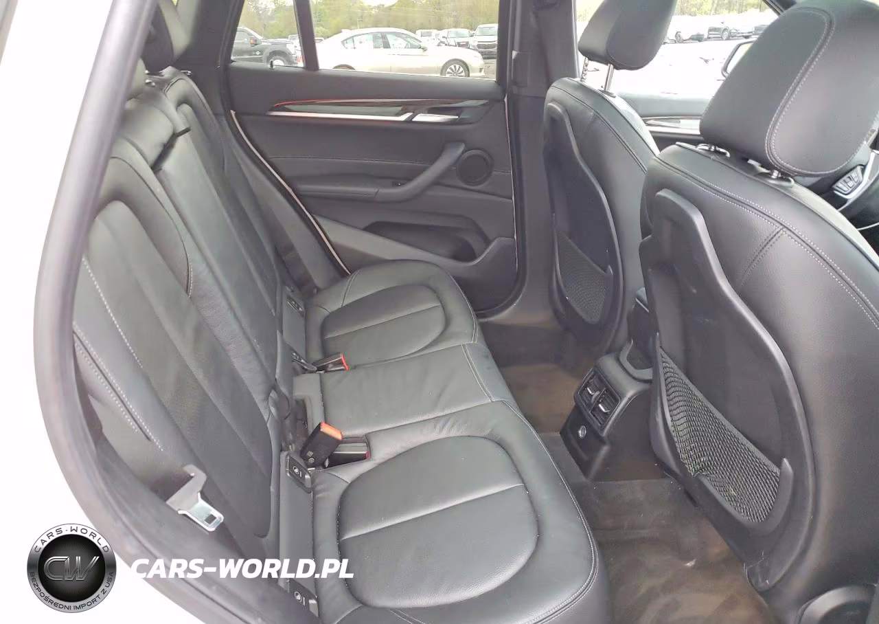2018 BMW X1 xDrive28I VIN:WBXHT3C36J5K28786 - 11