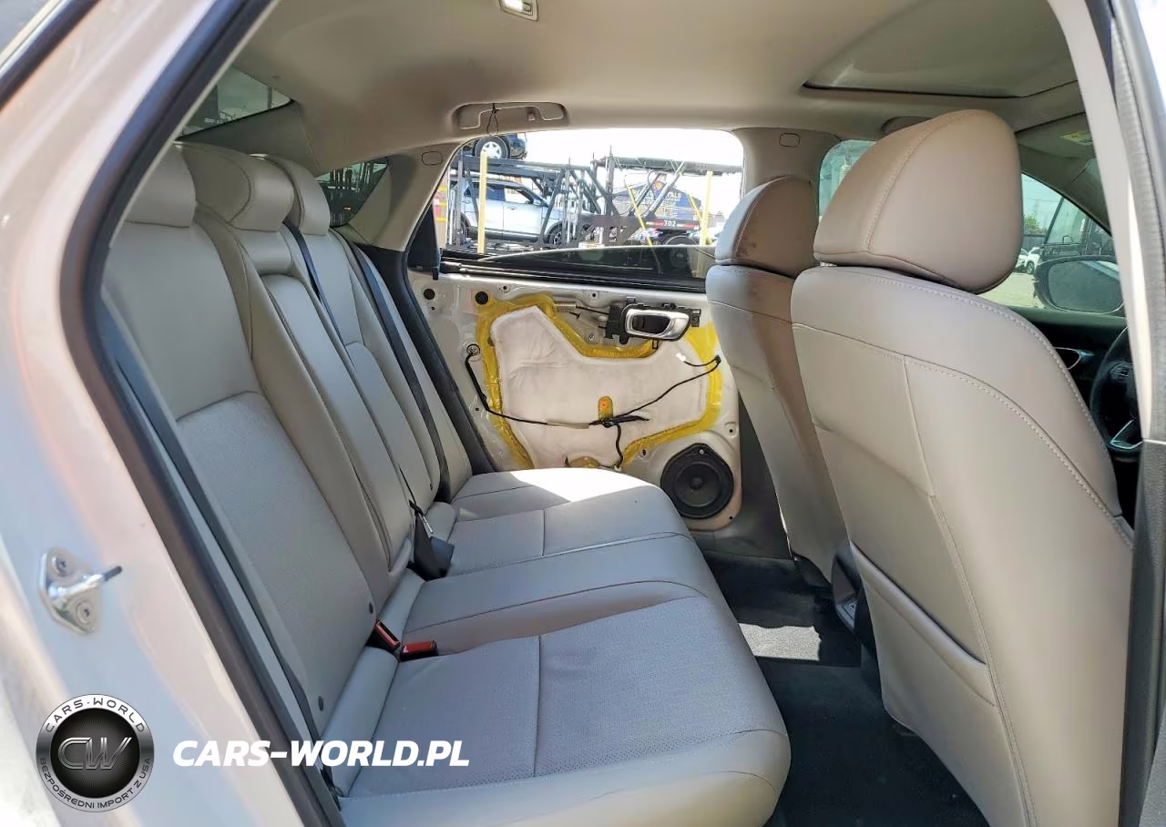 2024 Honda Civic Touring VIN:2HGFE1F95RH300652 - 10