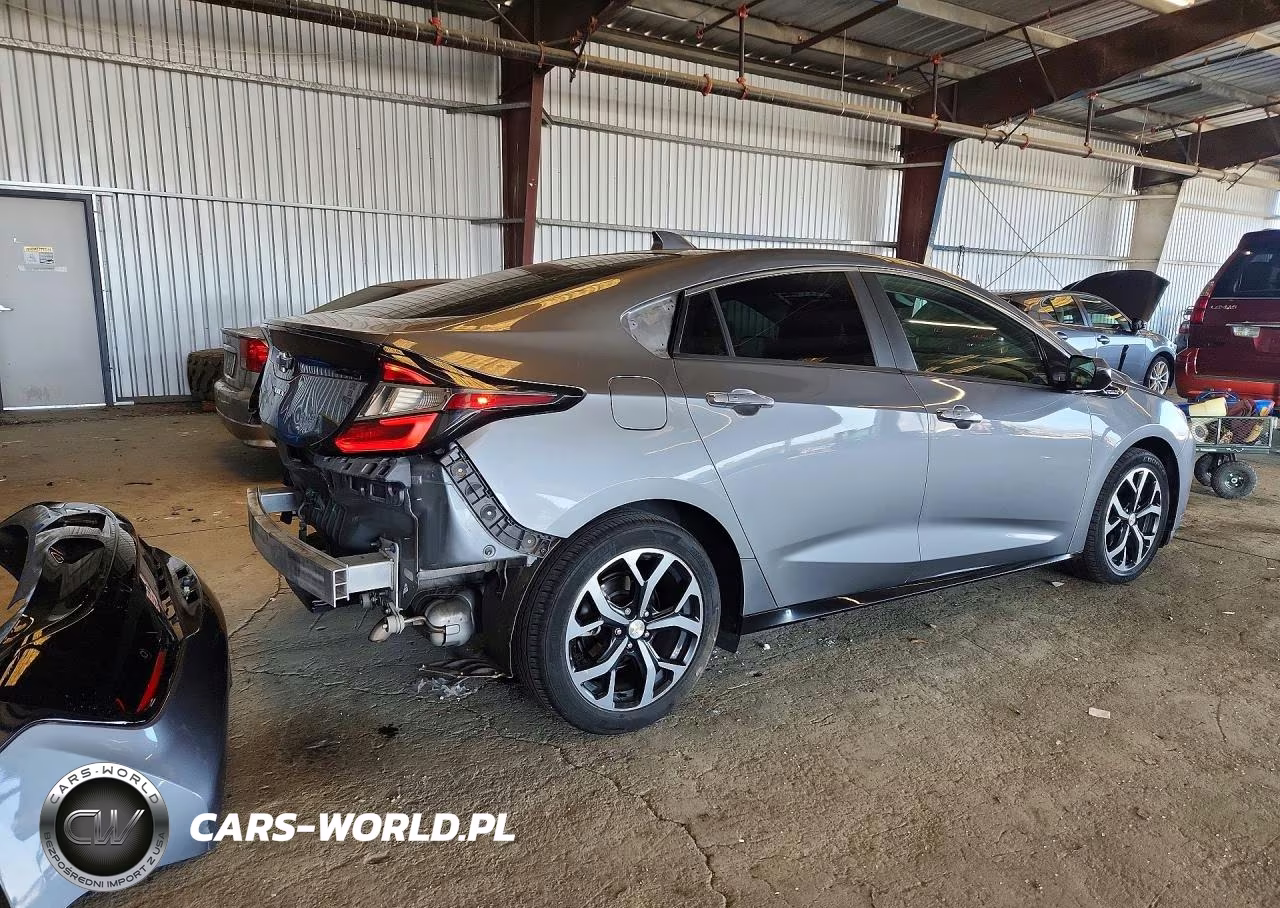 2018 Chevrolet Volt Premier VIN:1G1RD6S58JU129503 - 3