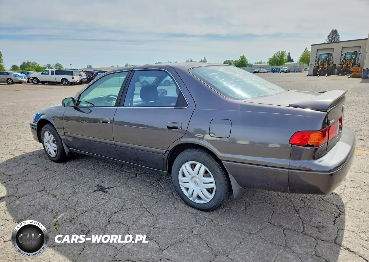 2000 Toyota Camry Le VIN:JT2BG28K9Y0426621 - 2
