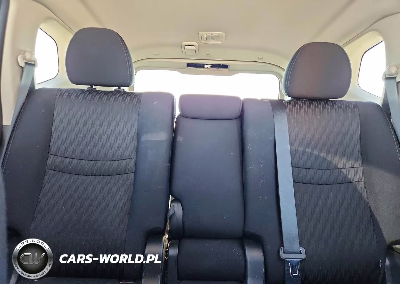 2019 Nissan Rogue S VIN:5N1AT2MV9KC785760 - 10