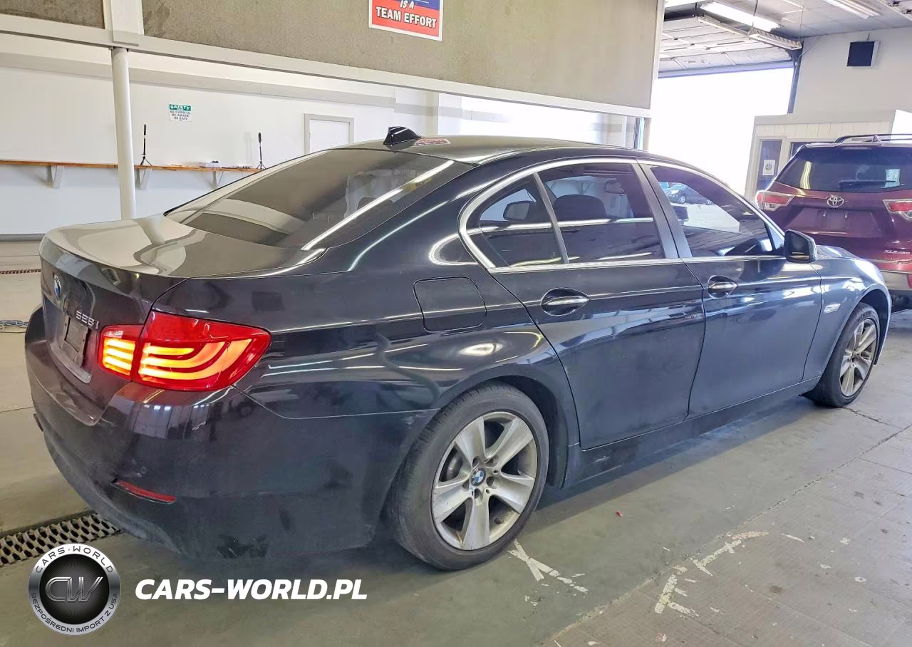 2013 BMW 528 I VIN:WBAXG5C56DDY37765 - 3