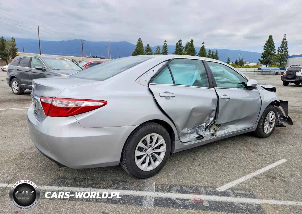 2016 Toyota Camry Le VIN:4T4BF1FK6GR582468 - 3