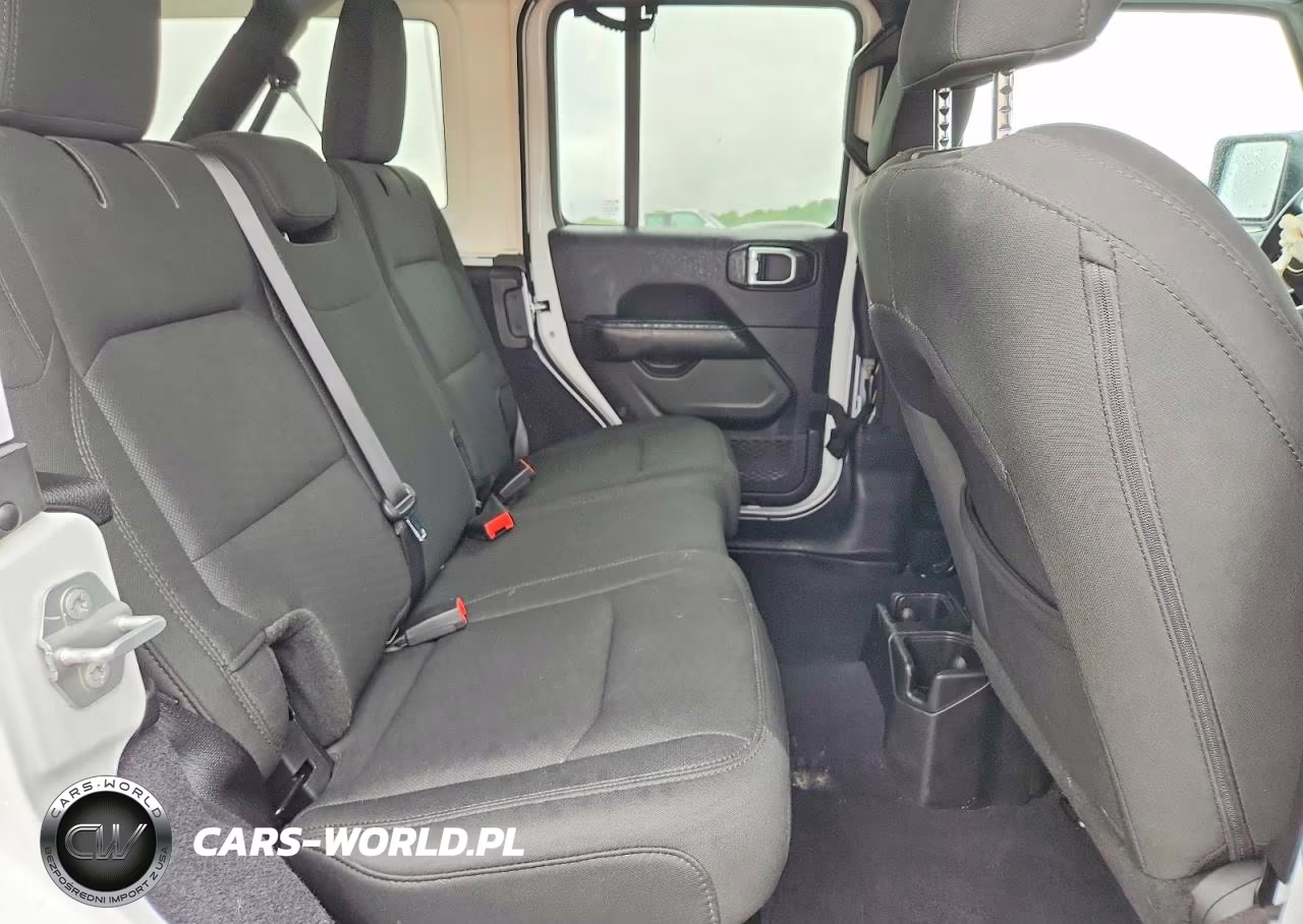 2019 Jeep Wrangler Unlimited Sahara VIN:1C4HJXEG8KW543109 - 11