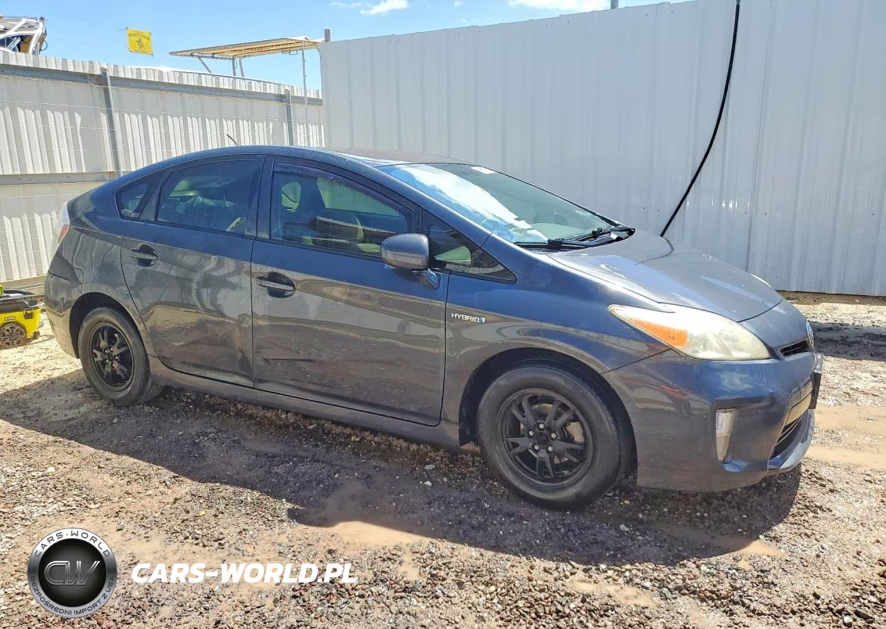 2013 Toyota Prius One VIN:JTDKN3DU6D1692290 - 4