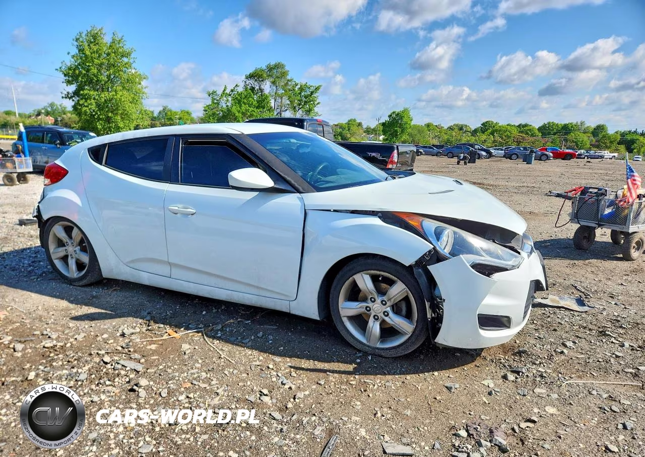 2014 Hyundai Veloster Base VIN:KMHTC6AD7EU183580 - 4