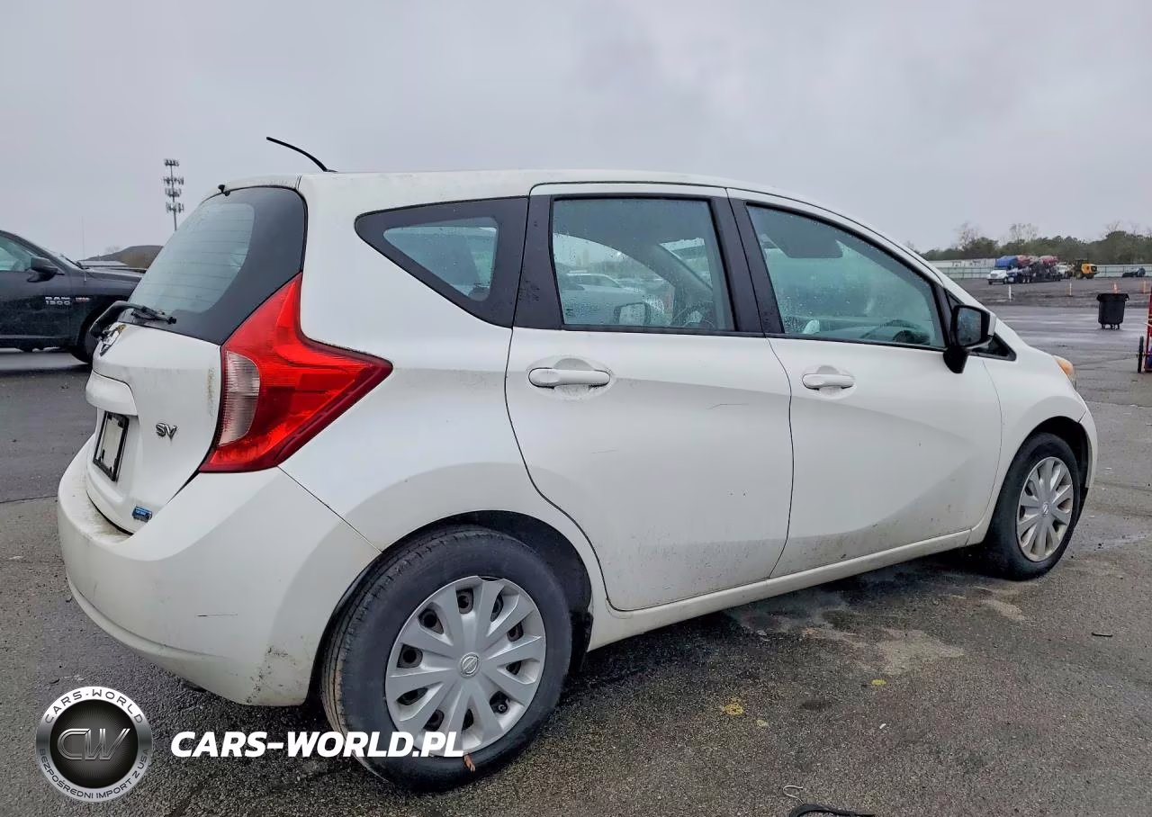2015 Nissan Versa VIN:3N1CE2CP9FL369909 - 3