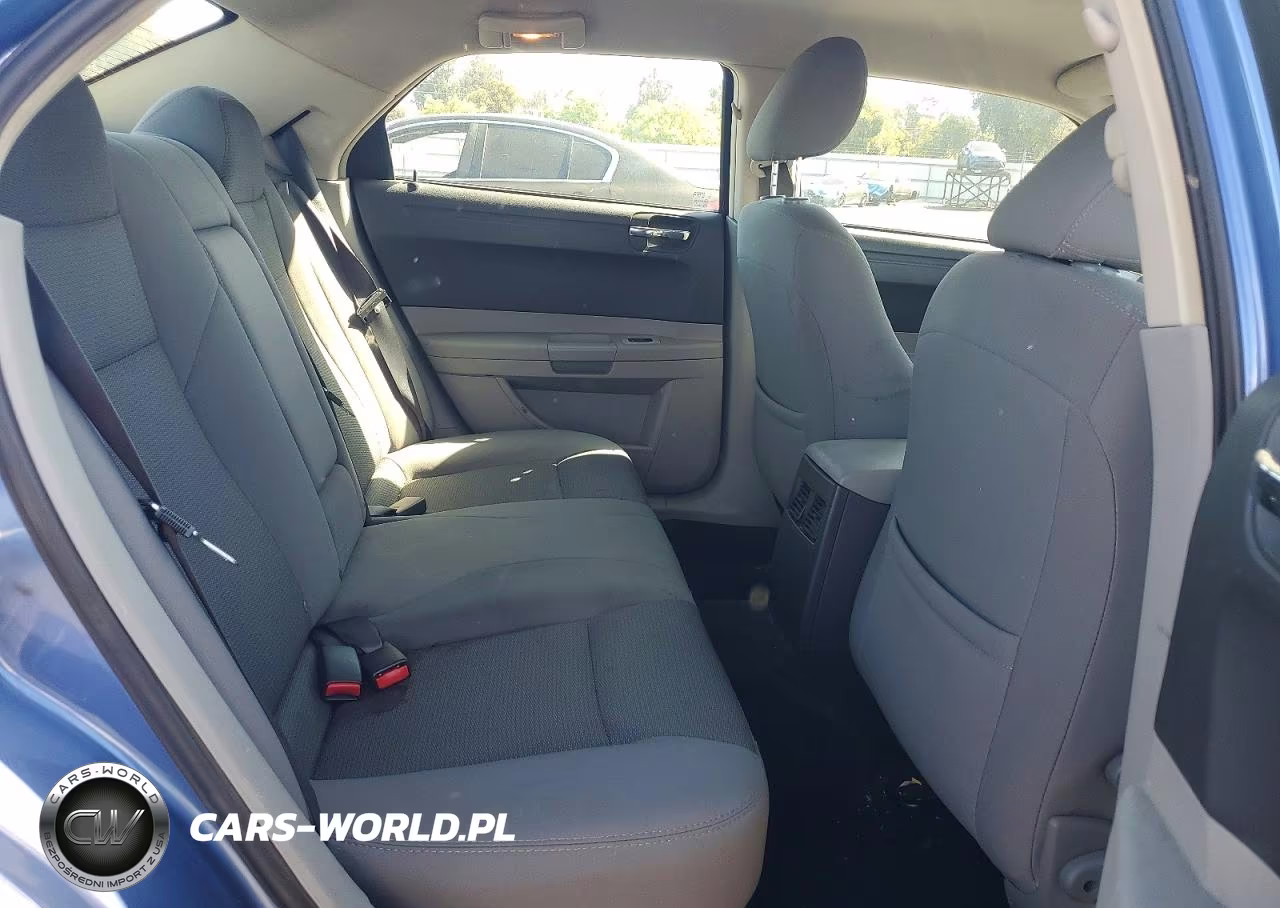 2007 Chrysler 300 VIN:2C3KA43R87H710586 - 10