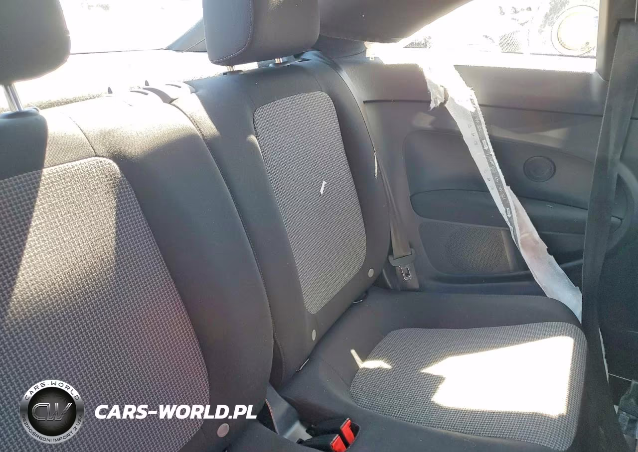 2018 Volkswagen Beetle S VIN:3VWFD7AT1JM701318 - 10