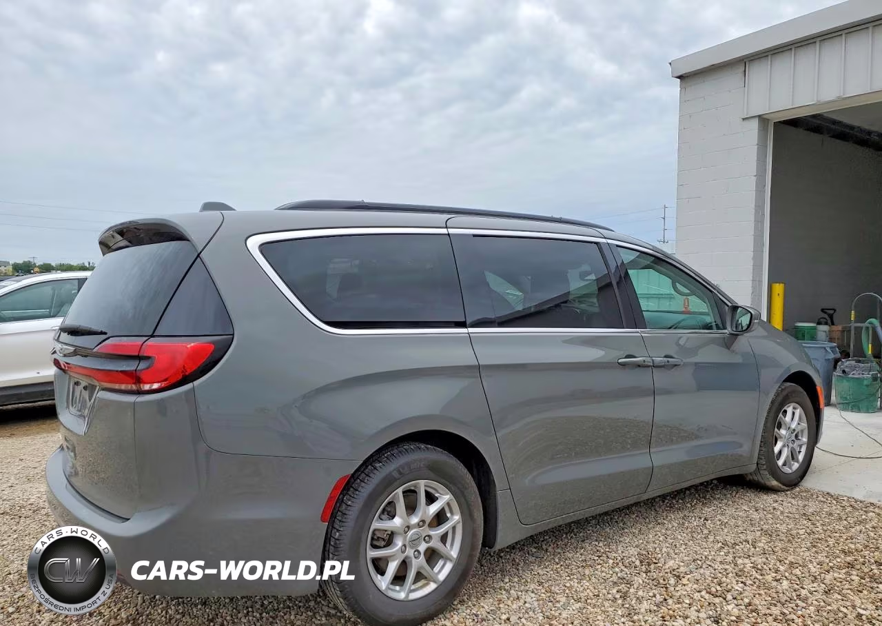 2022 Chrysler Pacifica Touring L VIN:2C4RC1BG9NR206073 - 3