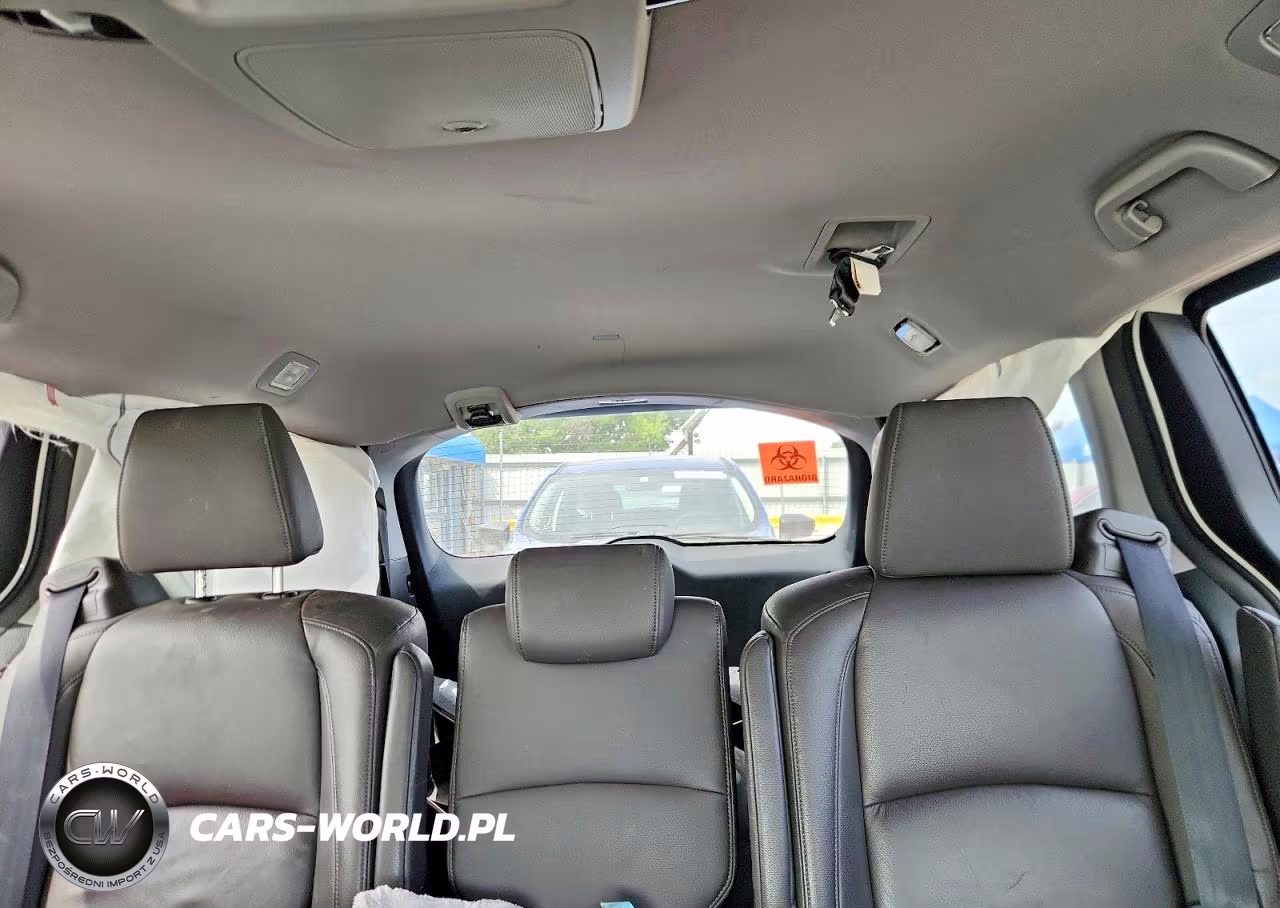 2018 Honda Odyssey Touring VIN:5FNRL6H82JB001021 - 10