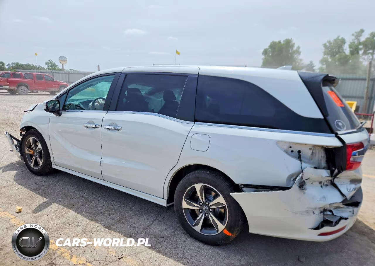 2018 Honda Odyssey Touring VIN:5FNRL6H82JB001021 - 2