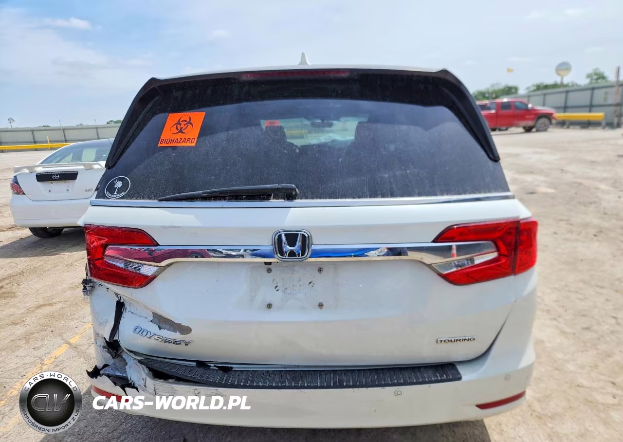 2018 Honda Odyssey Touring VIN:5FNRL6H82JB001021 - 6