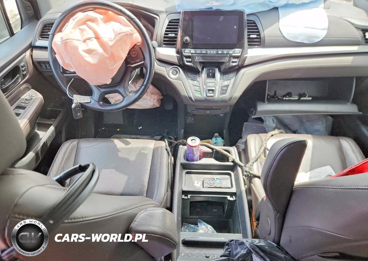 2018 Honda Odyssey Touring VIN:5FNRL6H82JB001021 - 8