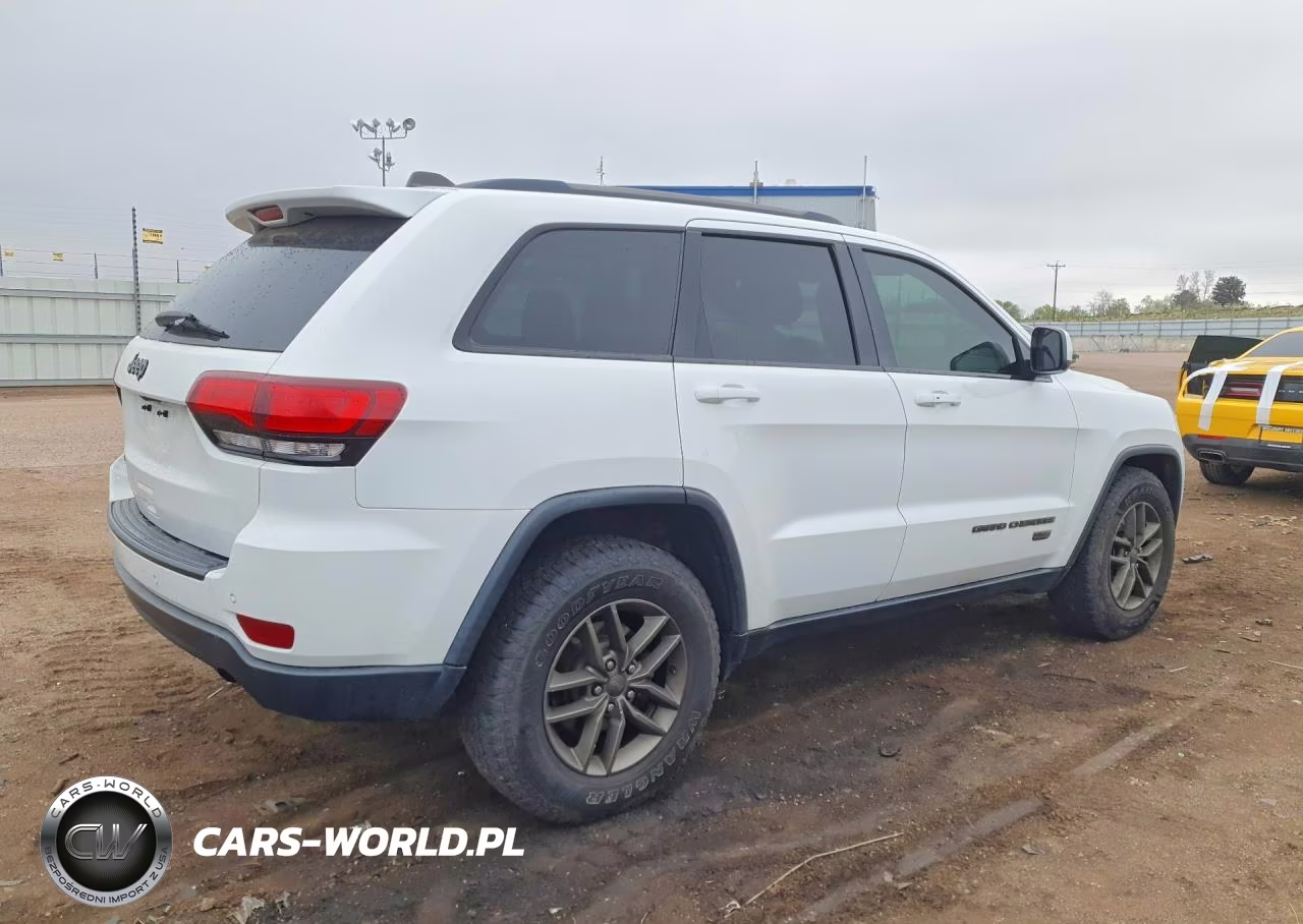 2016 Jeep Grand Cherokee Laredo VIN:1C4RJFAG0GC418067 - 3