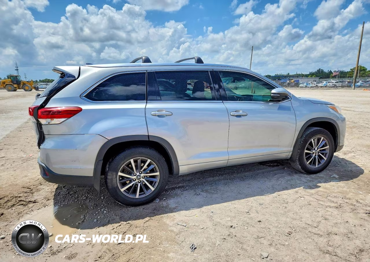 2017 Toyota Highlander Xle VIN:5TDKZRFH7HS517143 - 3