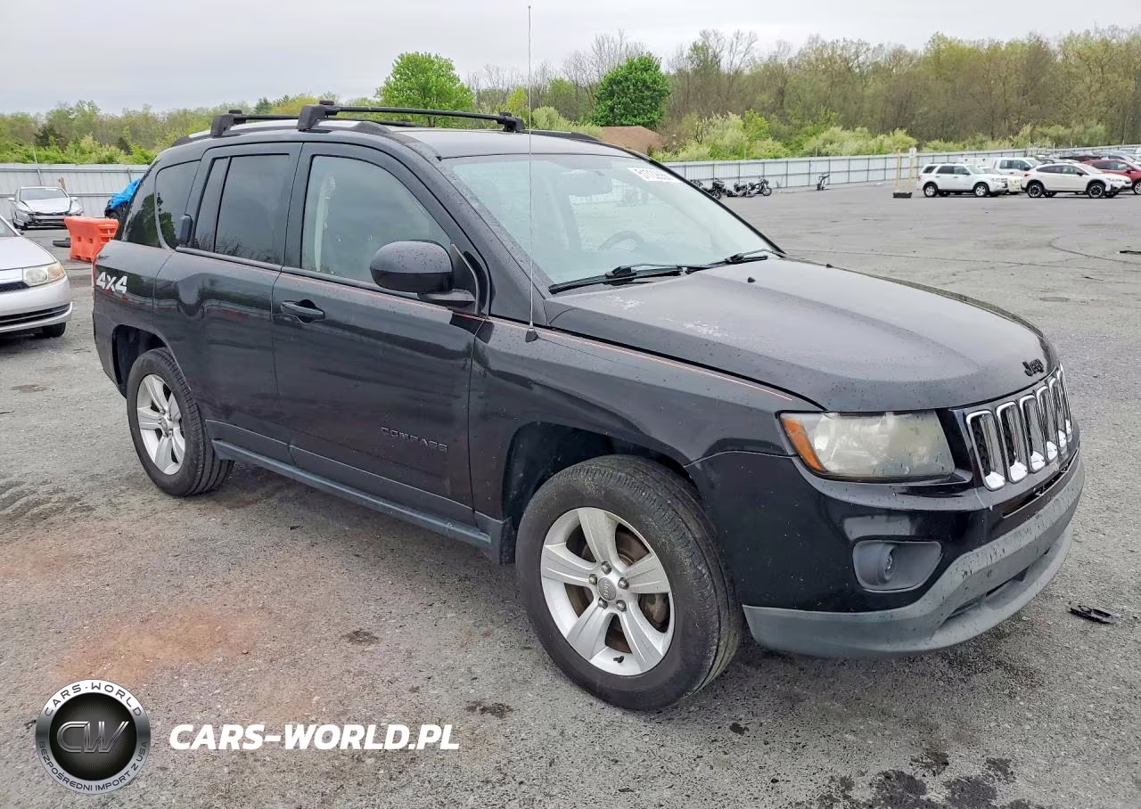 2014 Jeep Compass Latitude VIN:1C4NJDEB8ED724619 - 4