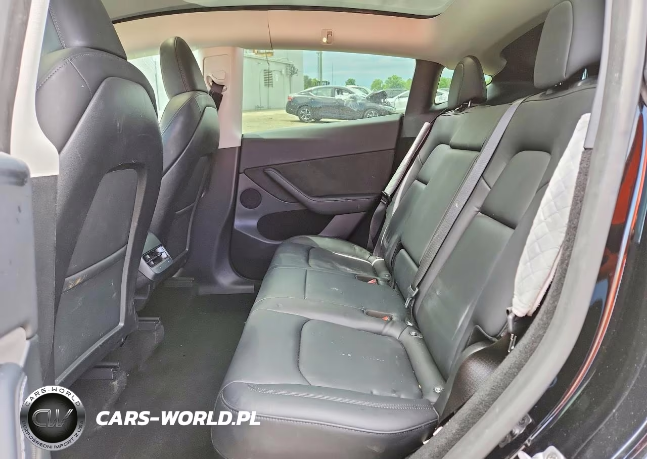 2023 Tesla Model Y VIN:7SAYGDEE4PF750106 - 10