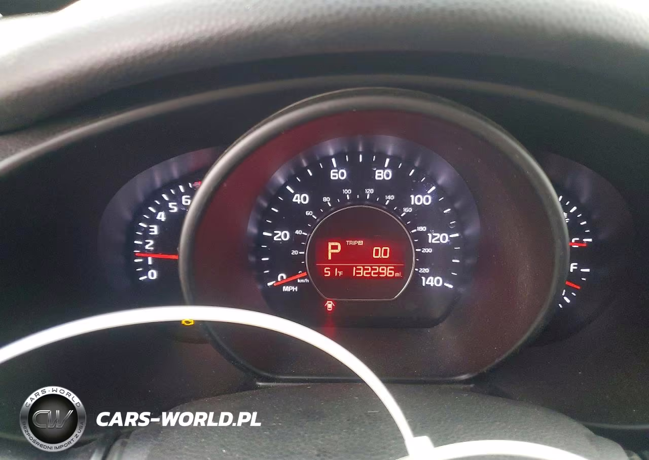 2016 Kia Soul + VIN:KNDJP3A52G7852203 - 9