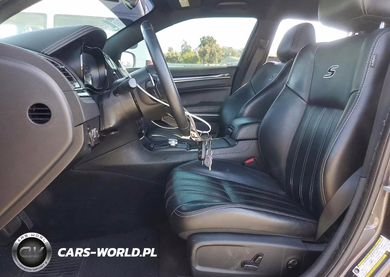 2019 Chrysler 300 S VIN:2C3CCABT8KH529801 - 7