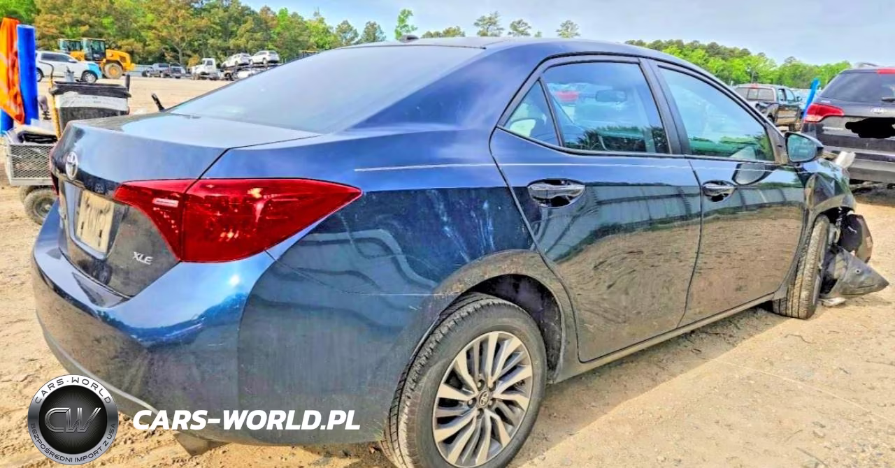 2018 Toyota Corolla Xle VIN:2T1BURHE3JC027055 - 3
