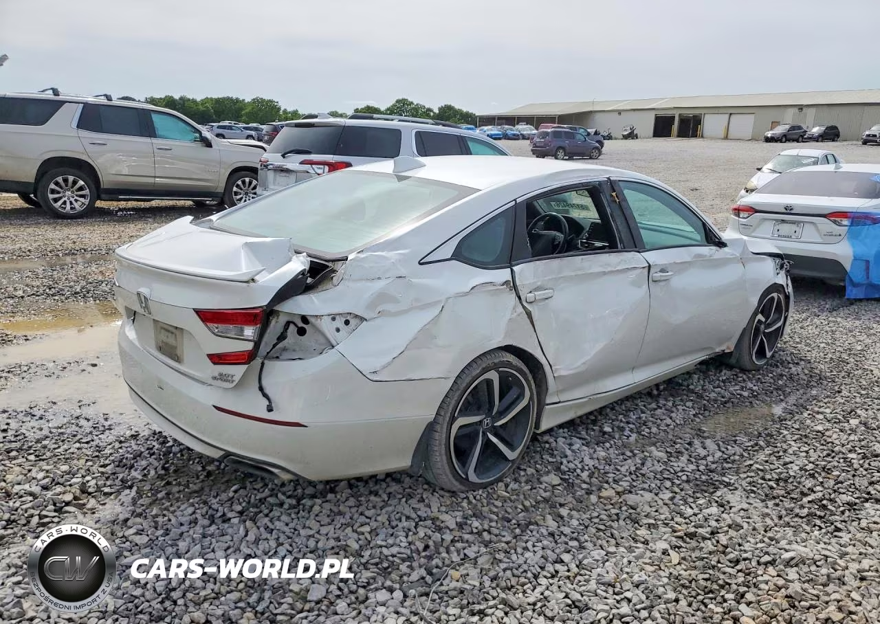 2018 Honda Accord Sport VIN:1HGCV2F3XJA042572 - 3