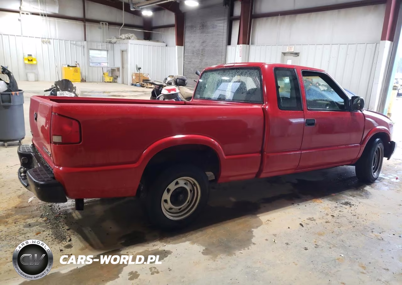 2003 Chevrolet S10 VIN:1GCCS19H838247066 - 3