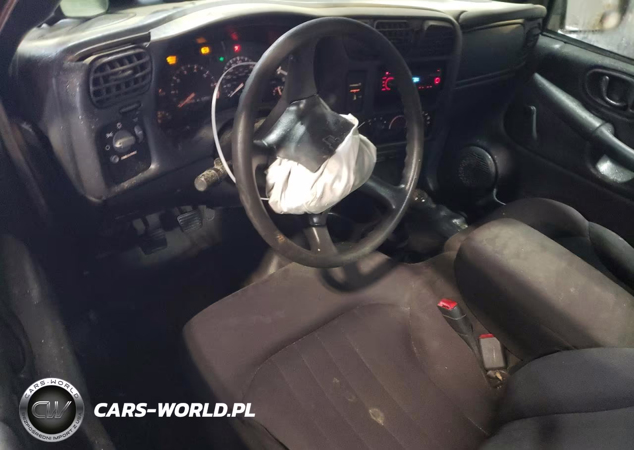 2003 Chevrolet S10 VIN:1GCCS19H838247066 - 8