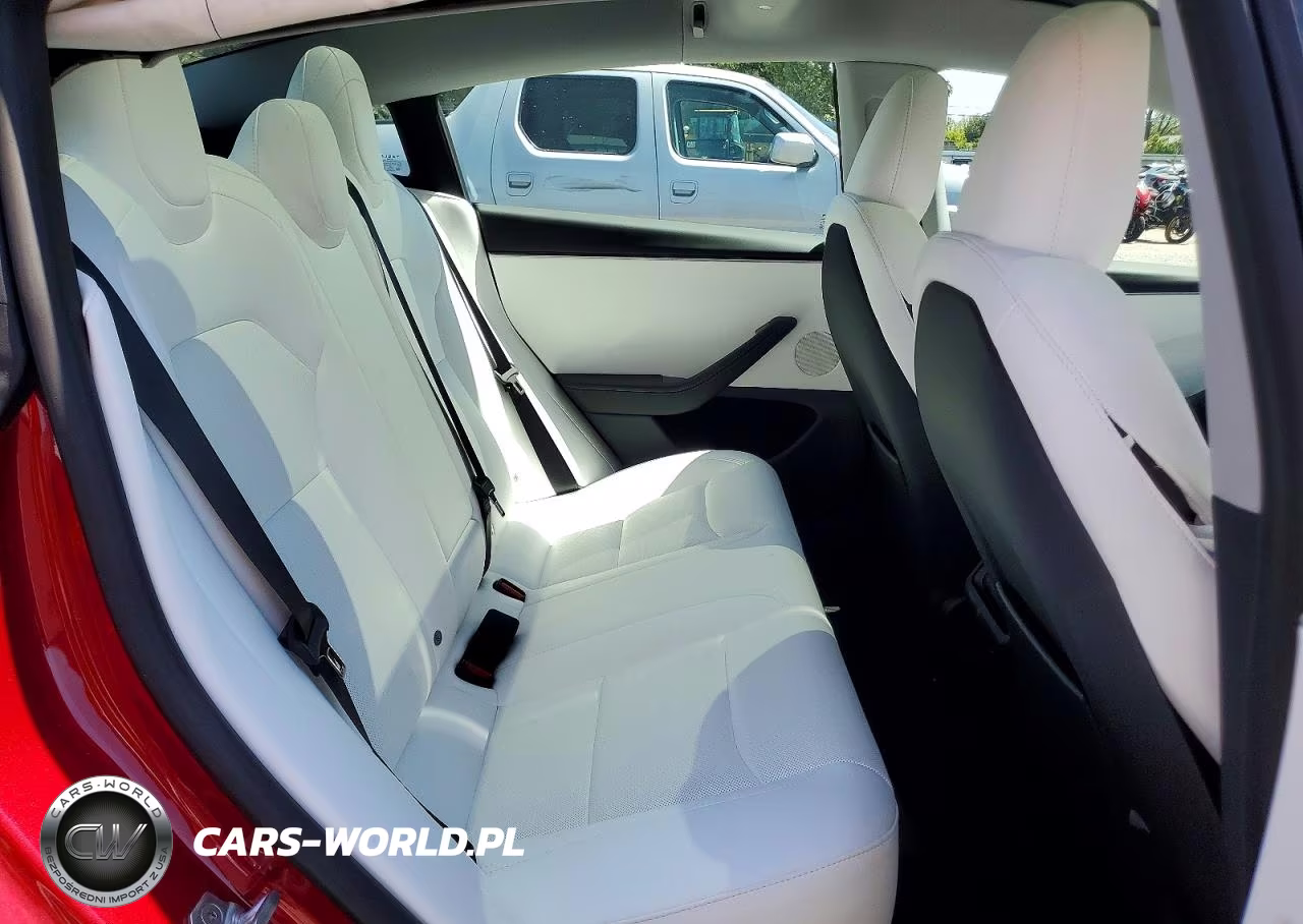 2025 Tesla Model 3 VIN:5YJ3E1EB0SF909147 - 10