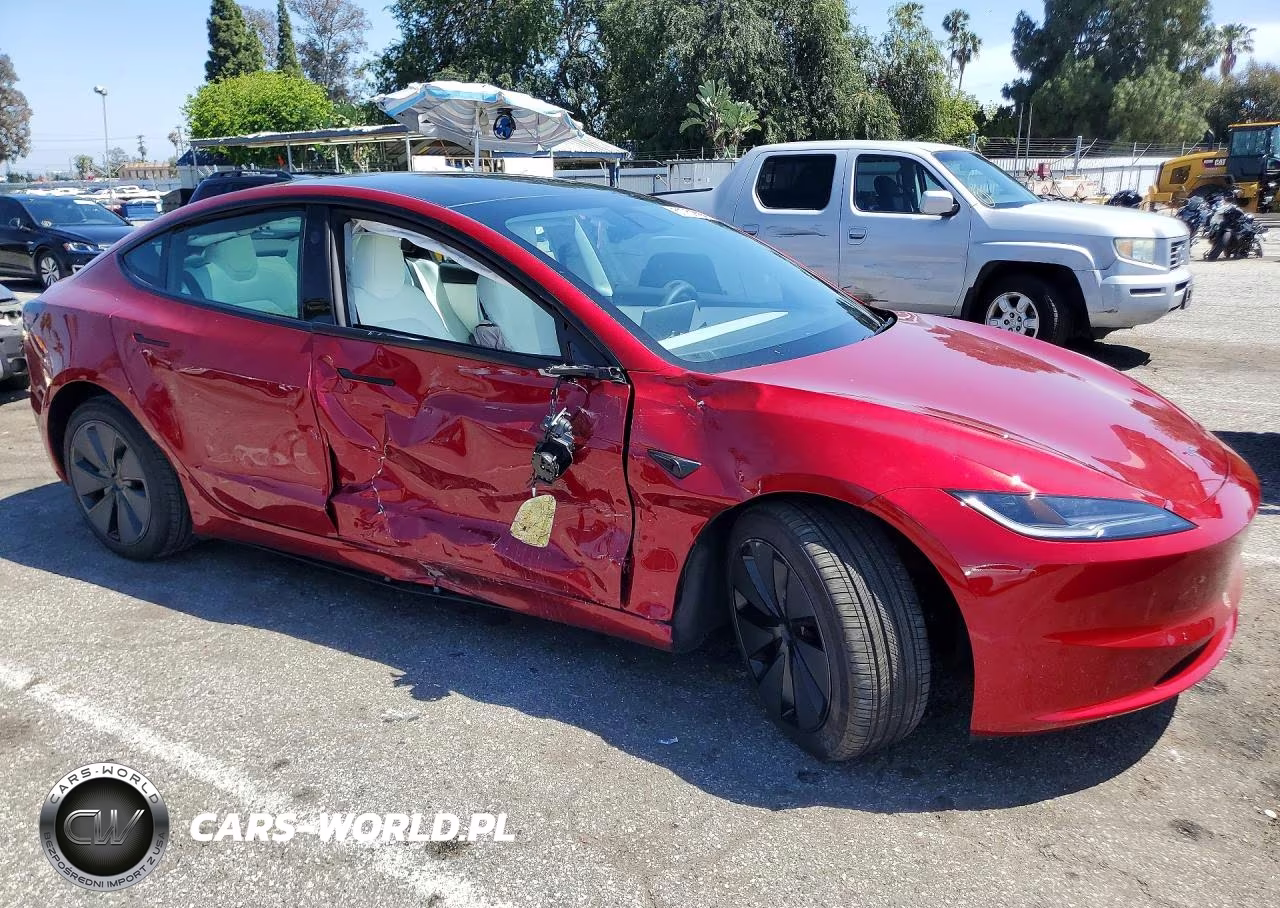 2025 Tesla Model 3 VIN:5YJ3E1EB0SF909147 - 4